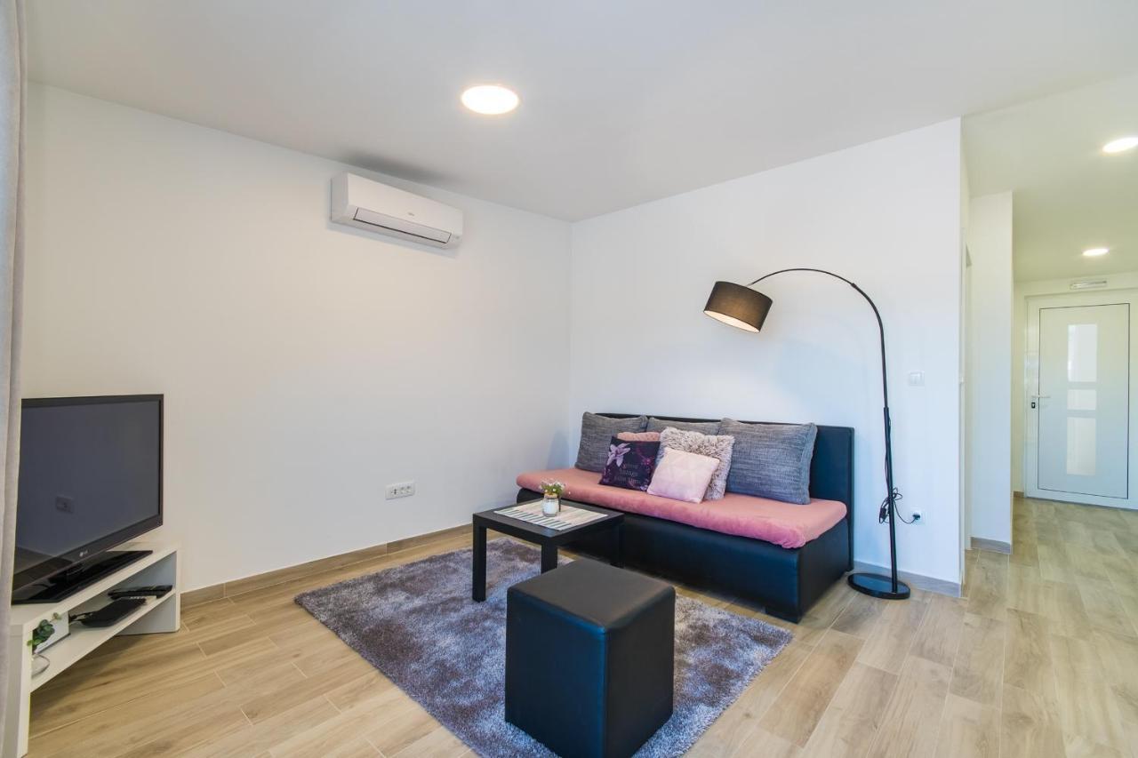 Apartment Finta Rogotin Esterno foto